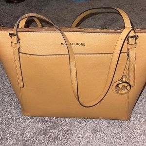 Michael Kors Voyager Large East West Top Zip Leather Tote Bag